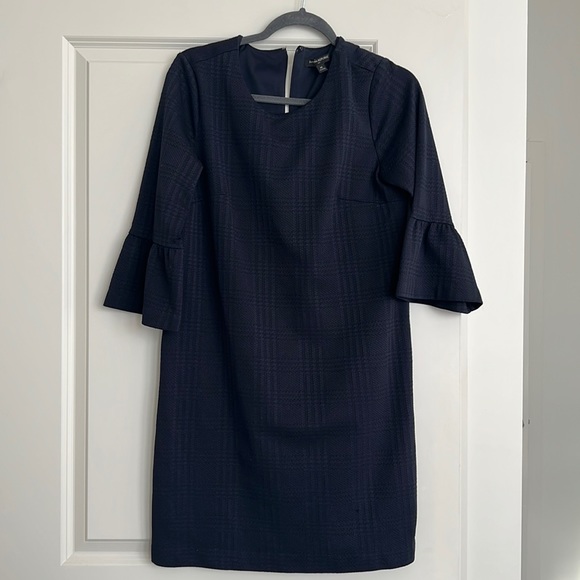Banana Republic Dresses & Skirts - Navy knee length dress with peplum sleeves